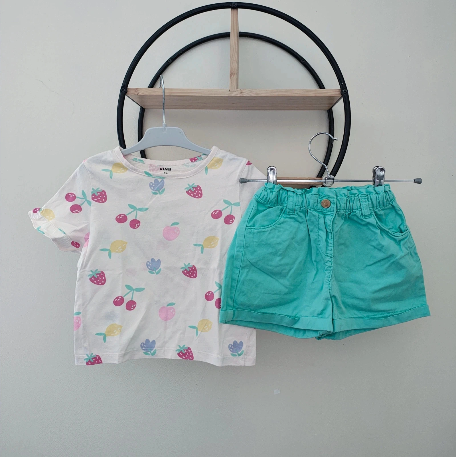 3 ans ensemble été Teeshirt Kiabi et short tape a l'oeil